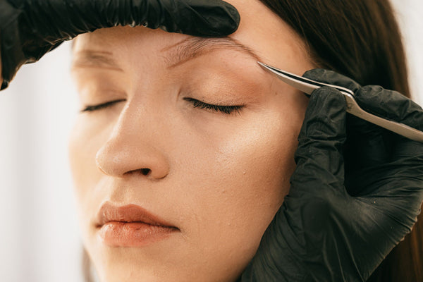 Entretien des sourcils