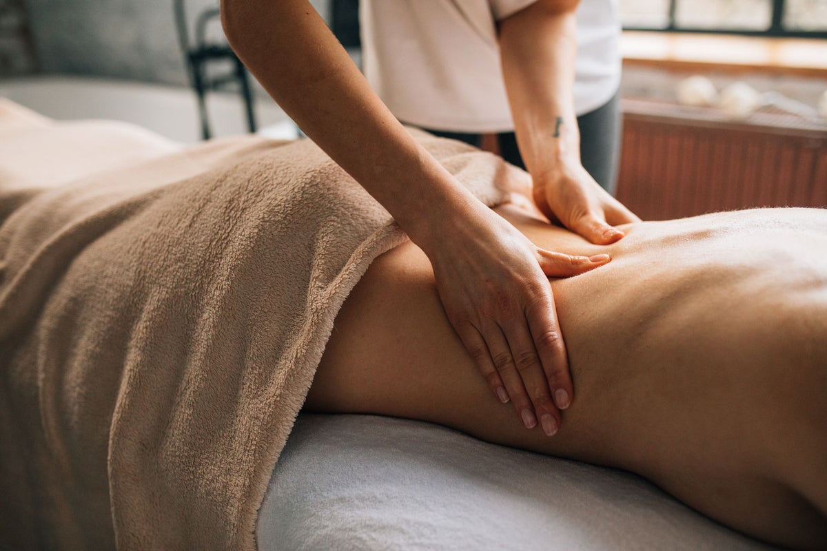 Massage relaxant du dos en cabine